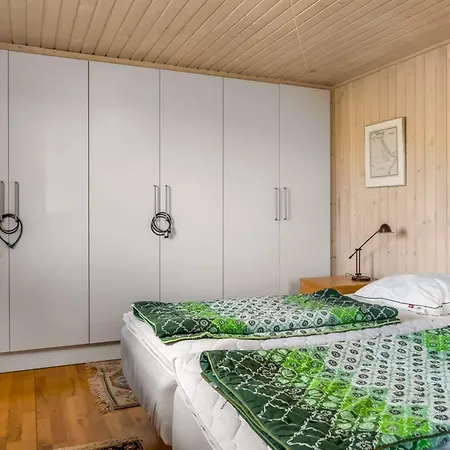 Semesterbostad Myrna - 250m From The Sea By Interhome *