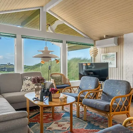 Semesterbostad Myrna - 250m From The Sea By Interhome